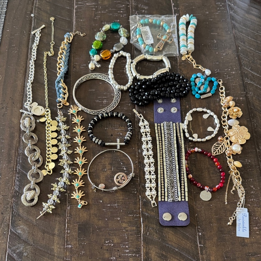 Assorted Women's Fashion Bracelet Set - Mixed Colors